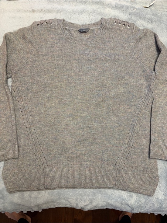 Denver Hayes Sweaters - Women’s Gray Crewneck Sweater with Shoulder Eyelet Detail